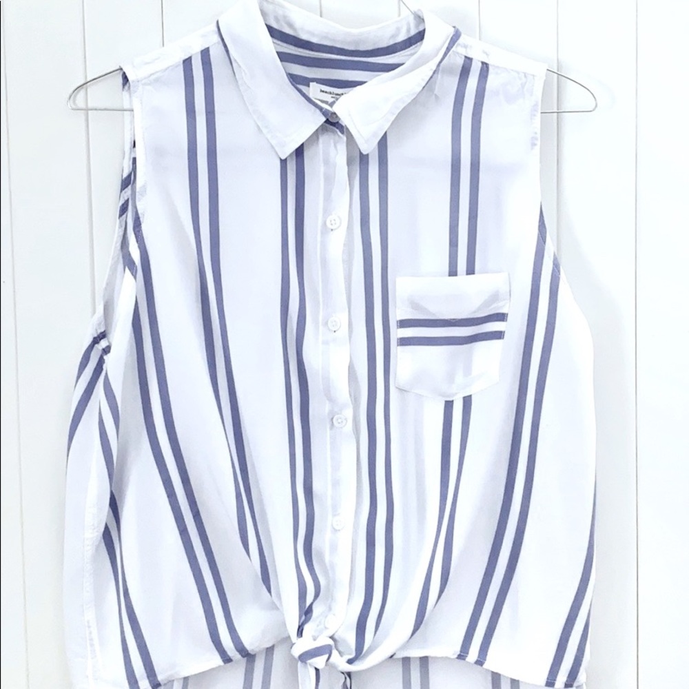 Beach lunch lounge Sleeveless Top with Tie…